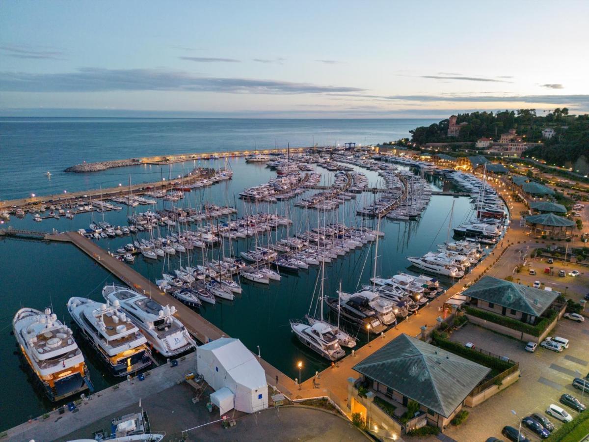 Hotel Aurora Varazze Kültér fotó